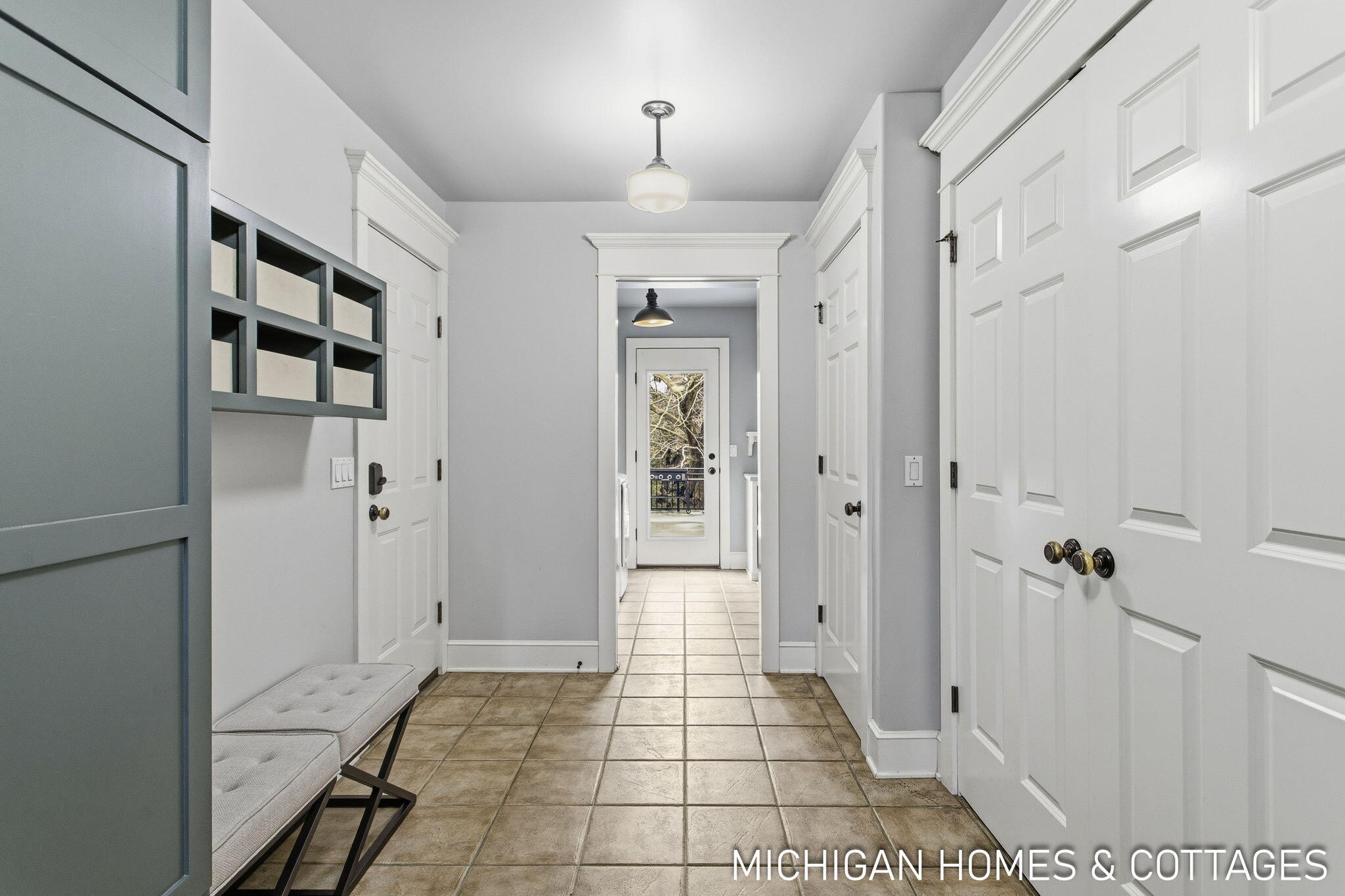 5484 Lakeshore Avenue