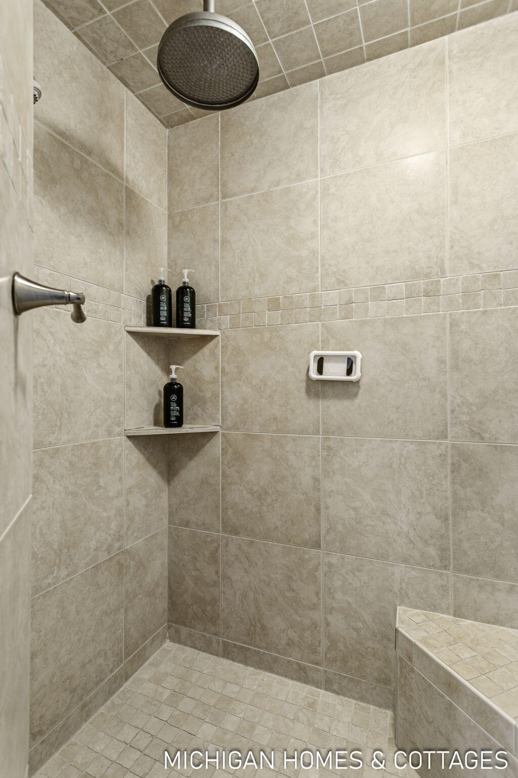 5484 Lakeshore Avenue