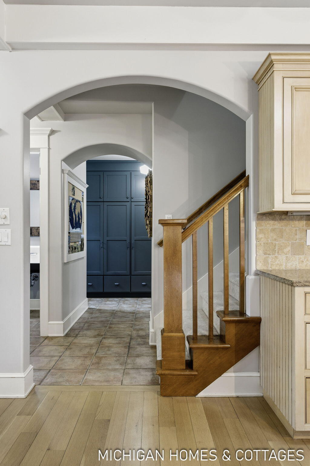 5484 Lakeshore Avenue