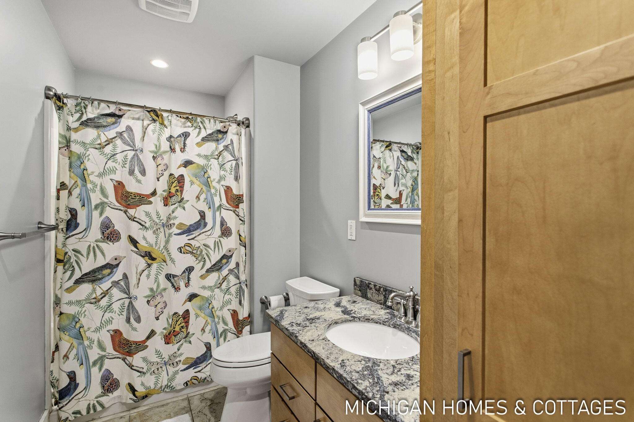 5484 Lakeshore Avenue