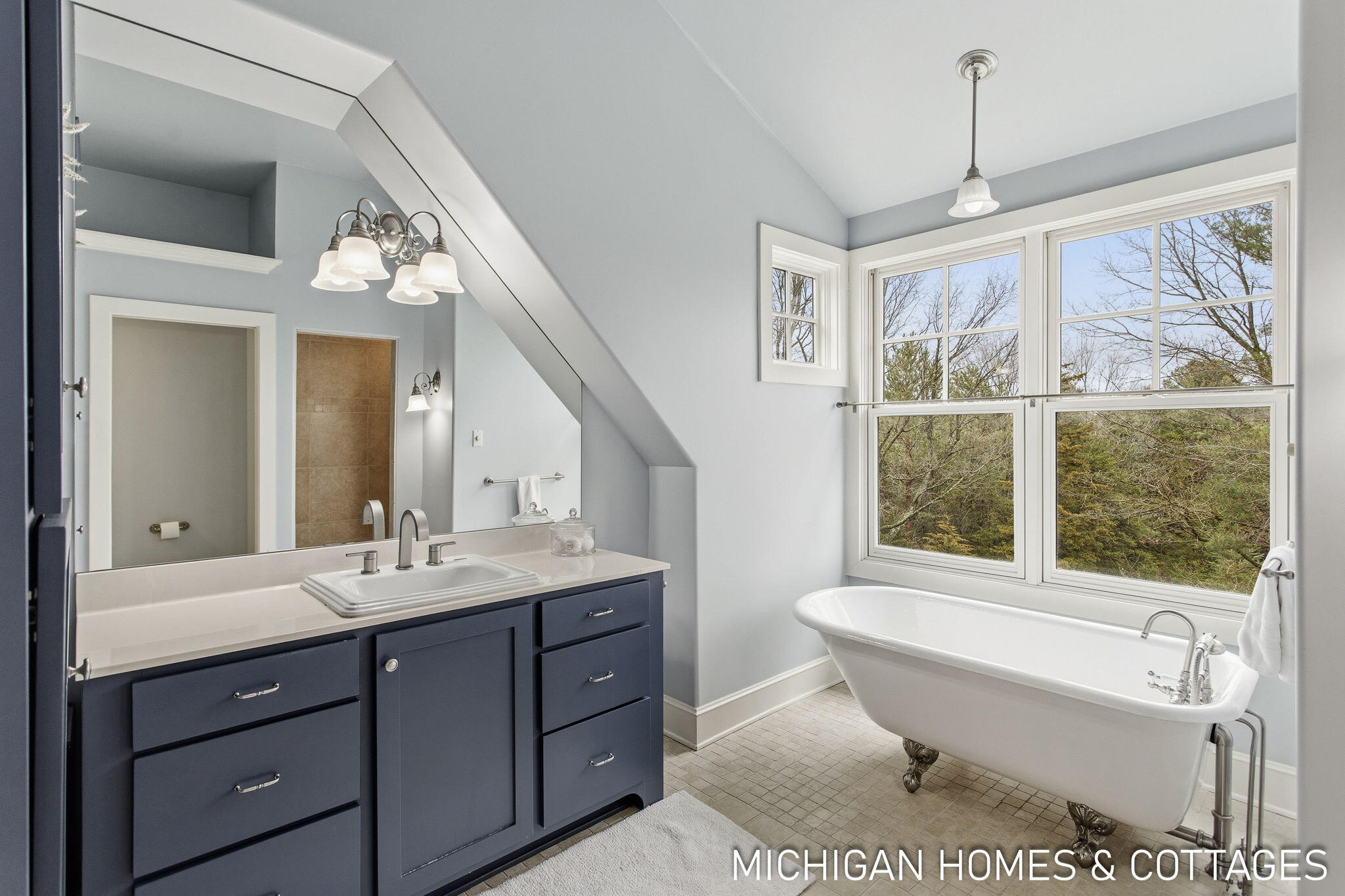 5484 Lakeshore Avenue