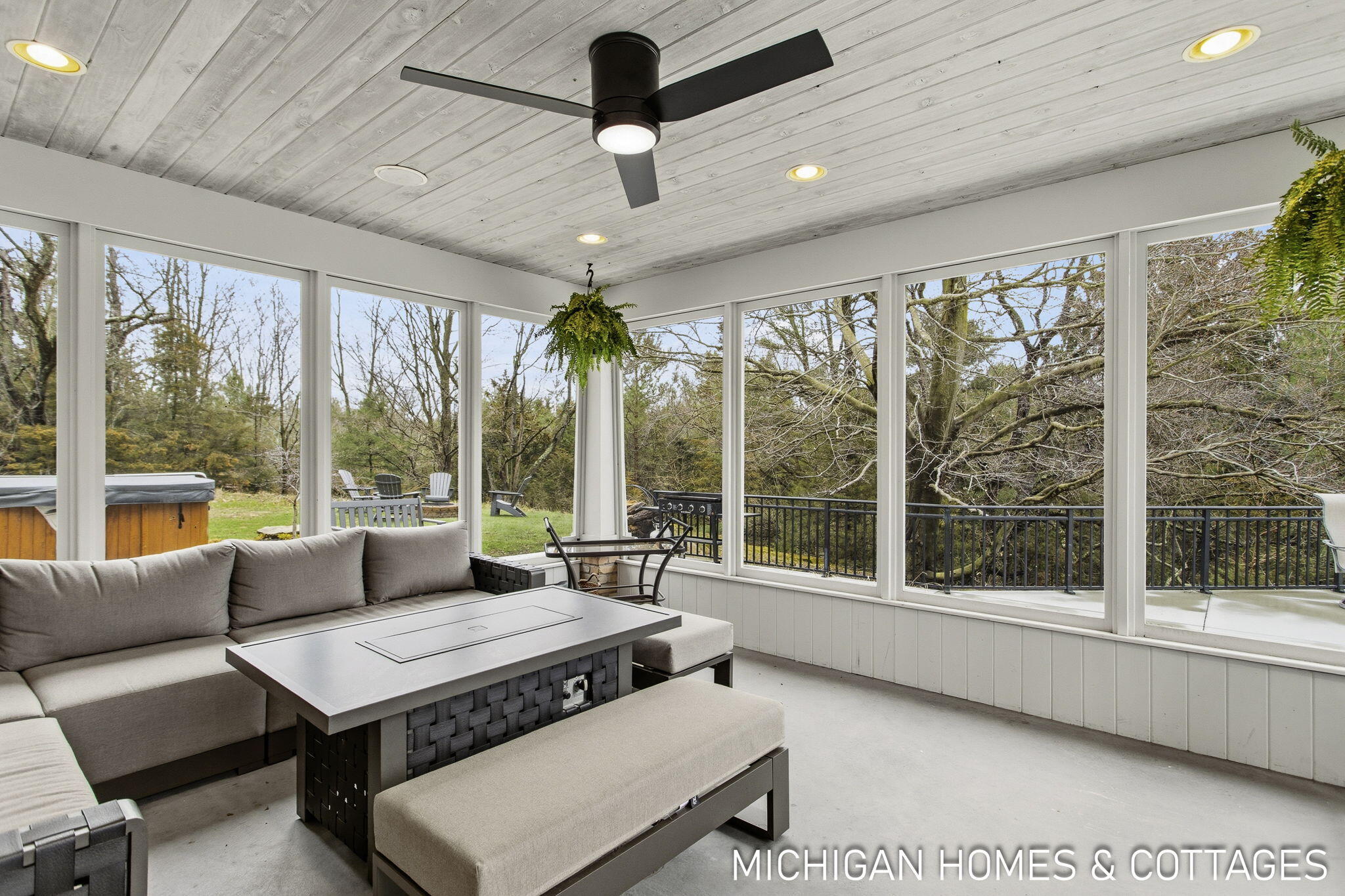 5484 Lakeshore Avenue