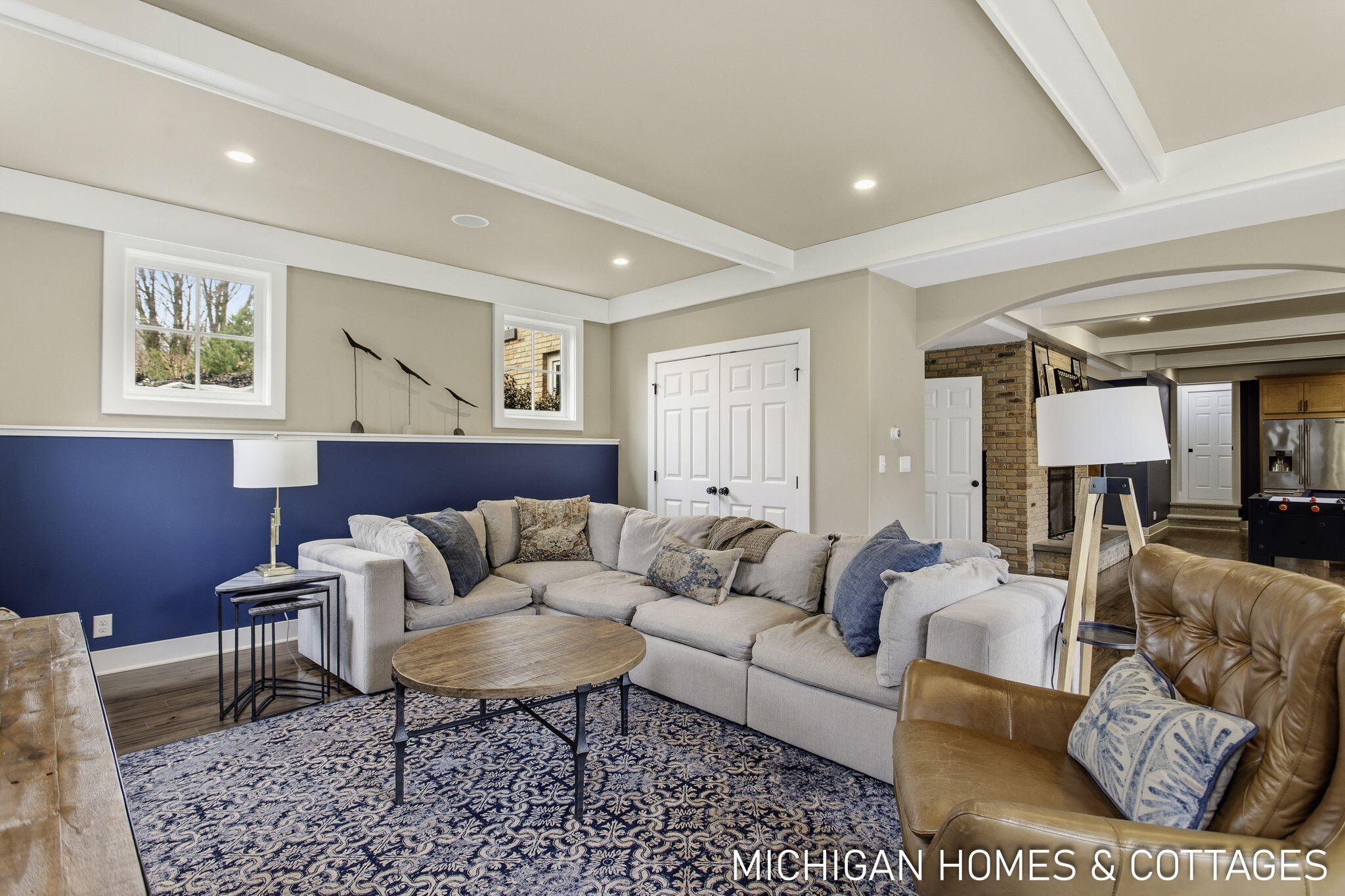 5484 Lakeshore Avenue