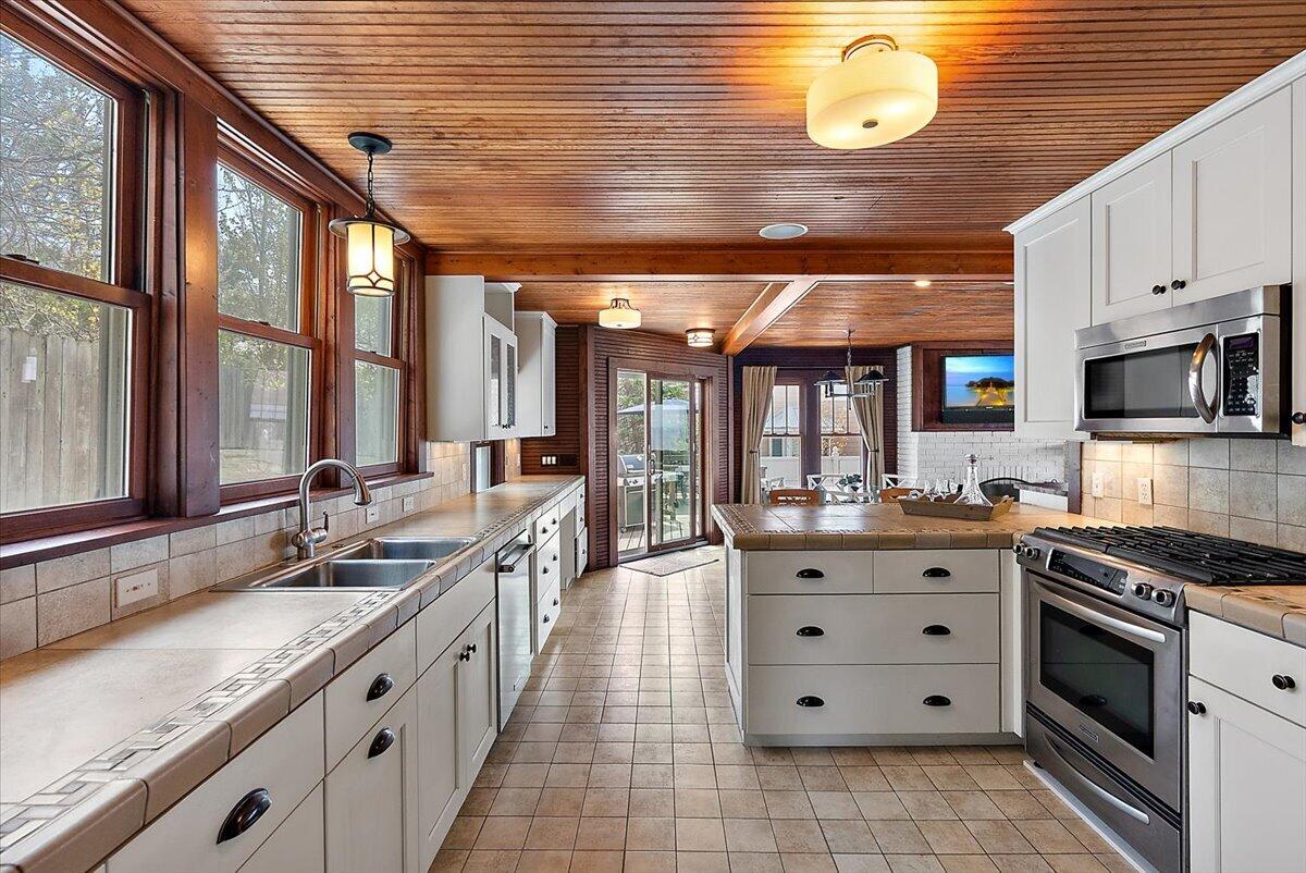 2448 Bluebell Court