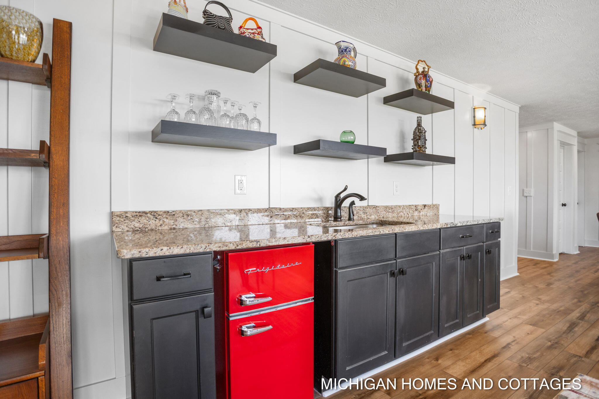 4401 Grand Point