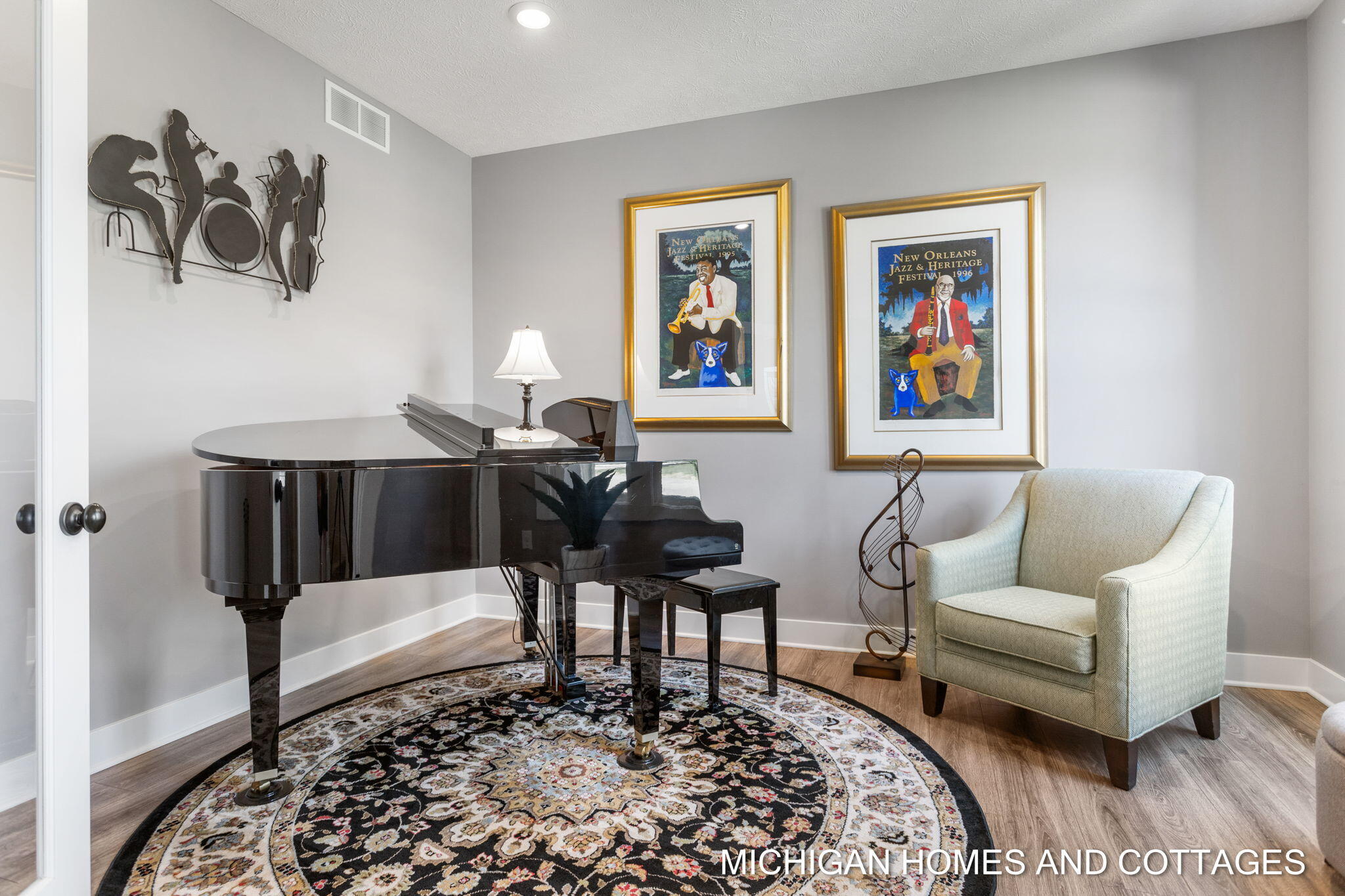 4401 Grand Point