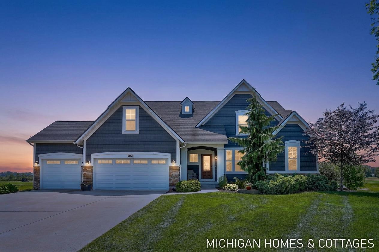 4401 Grand Point