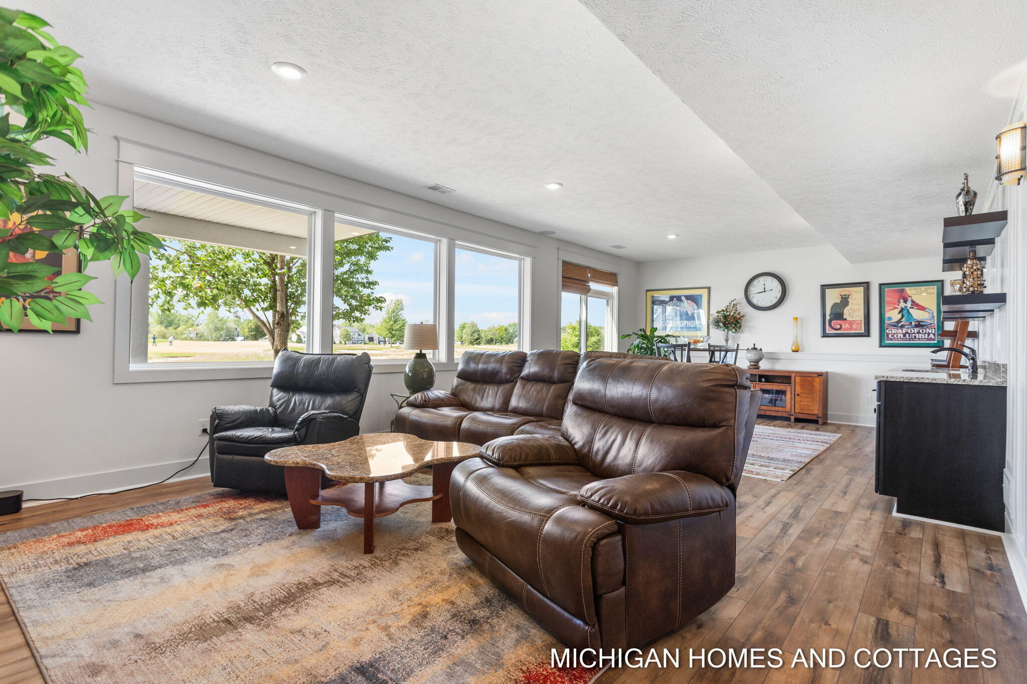 4401 Grand Point
