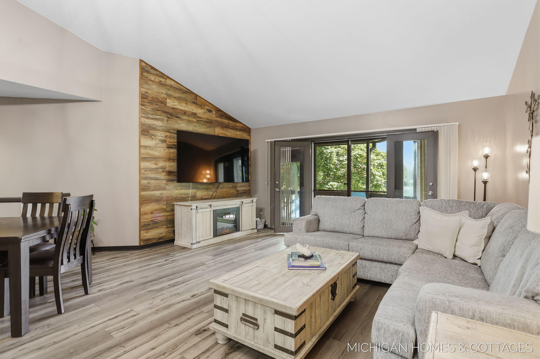 1644 Lakeview Drive