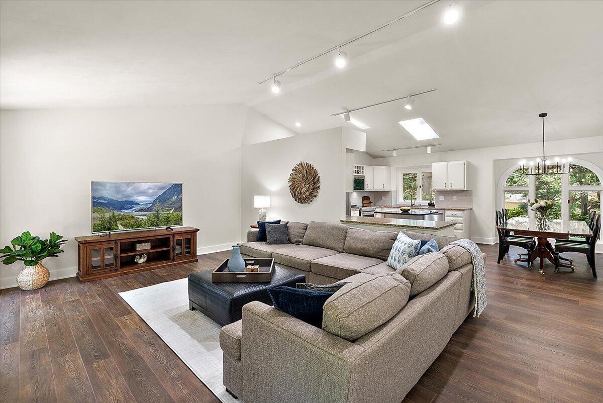 368 S Lakeshore Drive