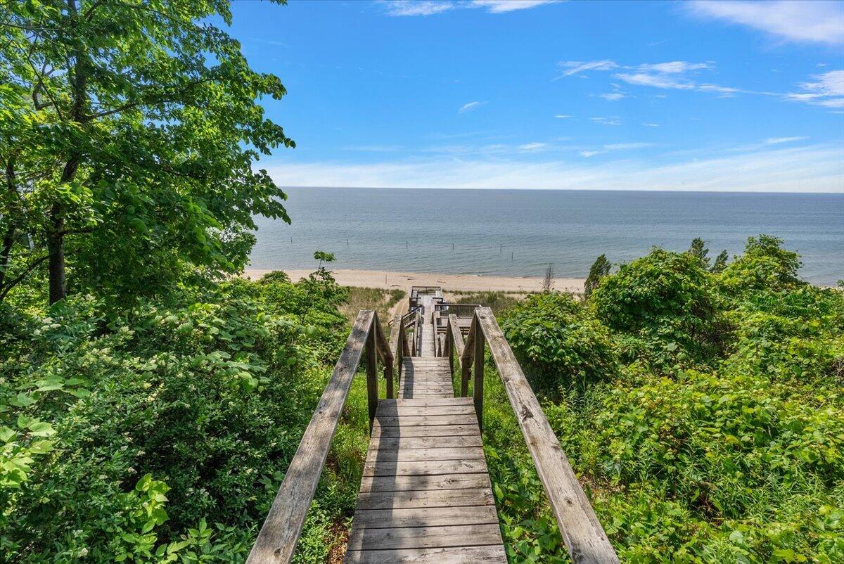 368 S Lakeshore Drive