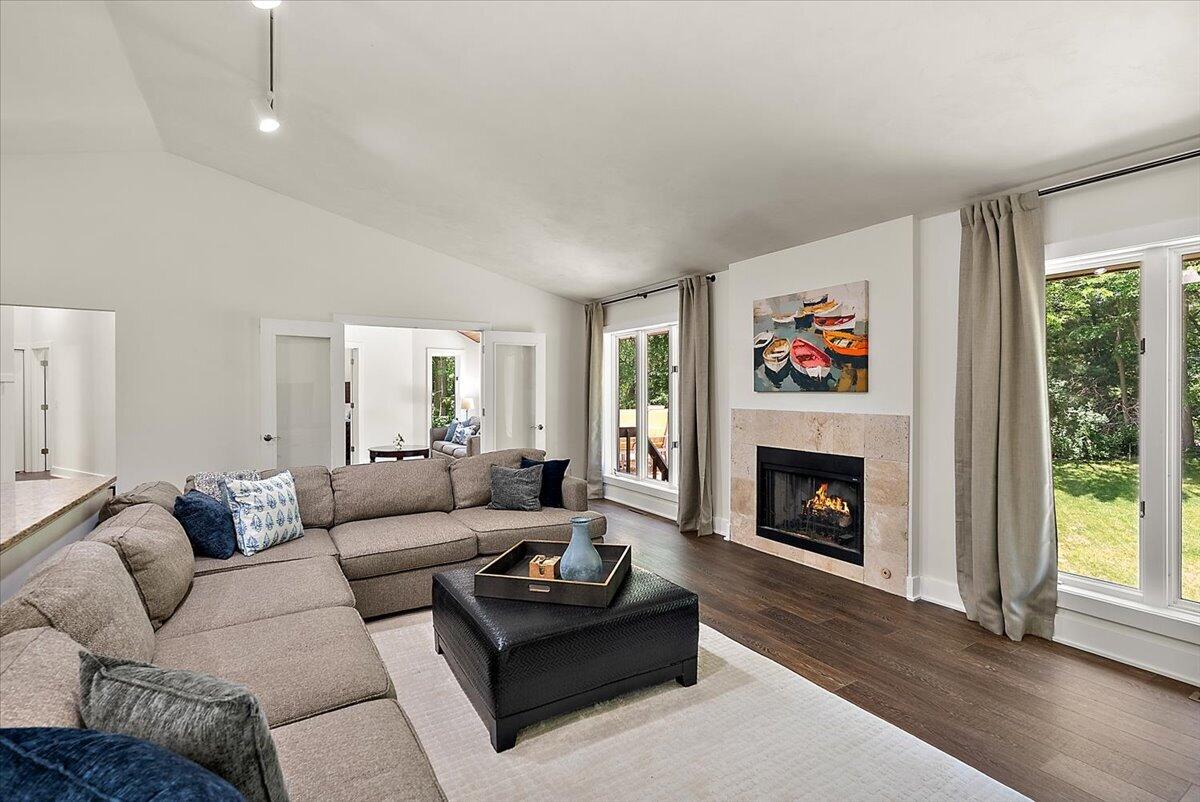 368 S Lakeshore Drive