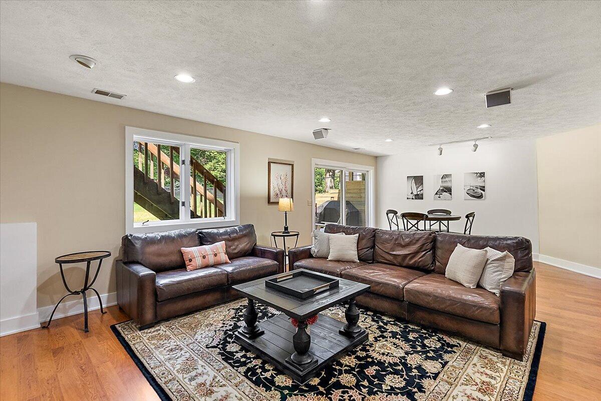 368 S Lakeshore Drive