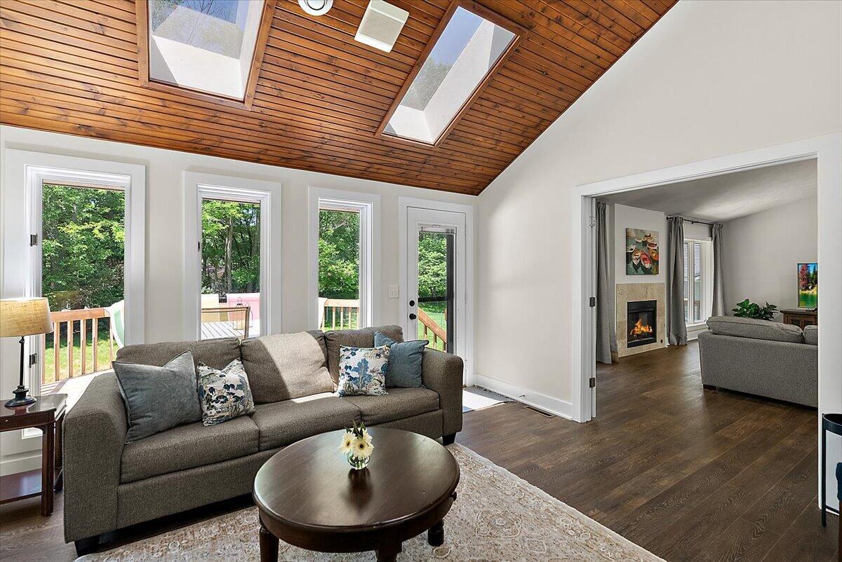 368 S Lakeshore Drive
