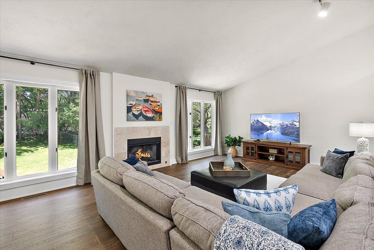 368 S Lakeshore Drive