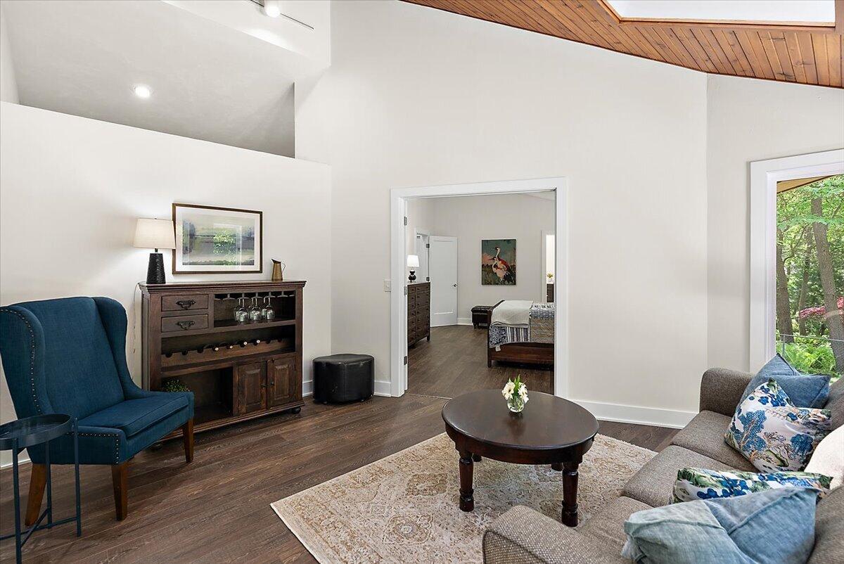 368 S Lakeshore Drive