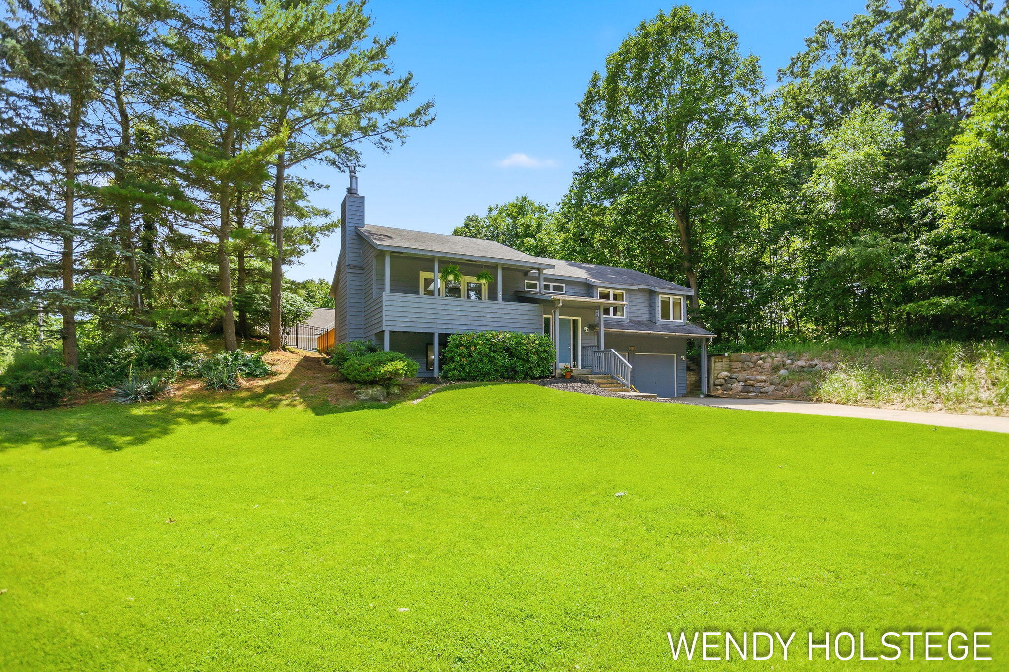 2135 Lakeridge Drive