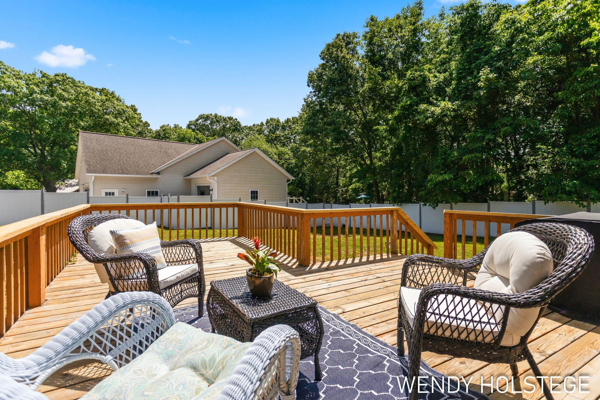 2135 Lakeridge Drive