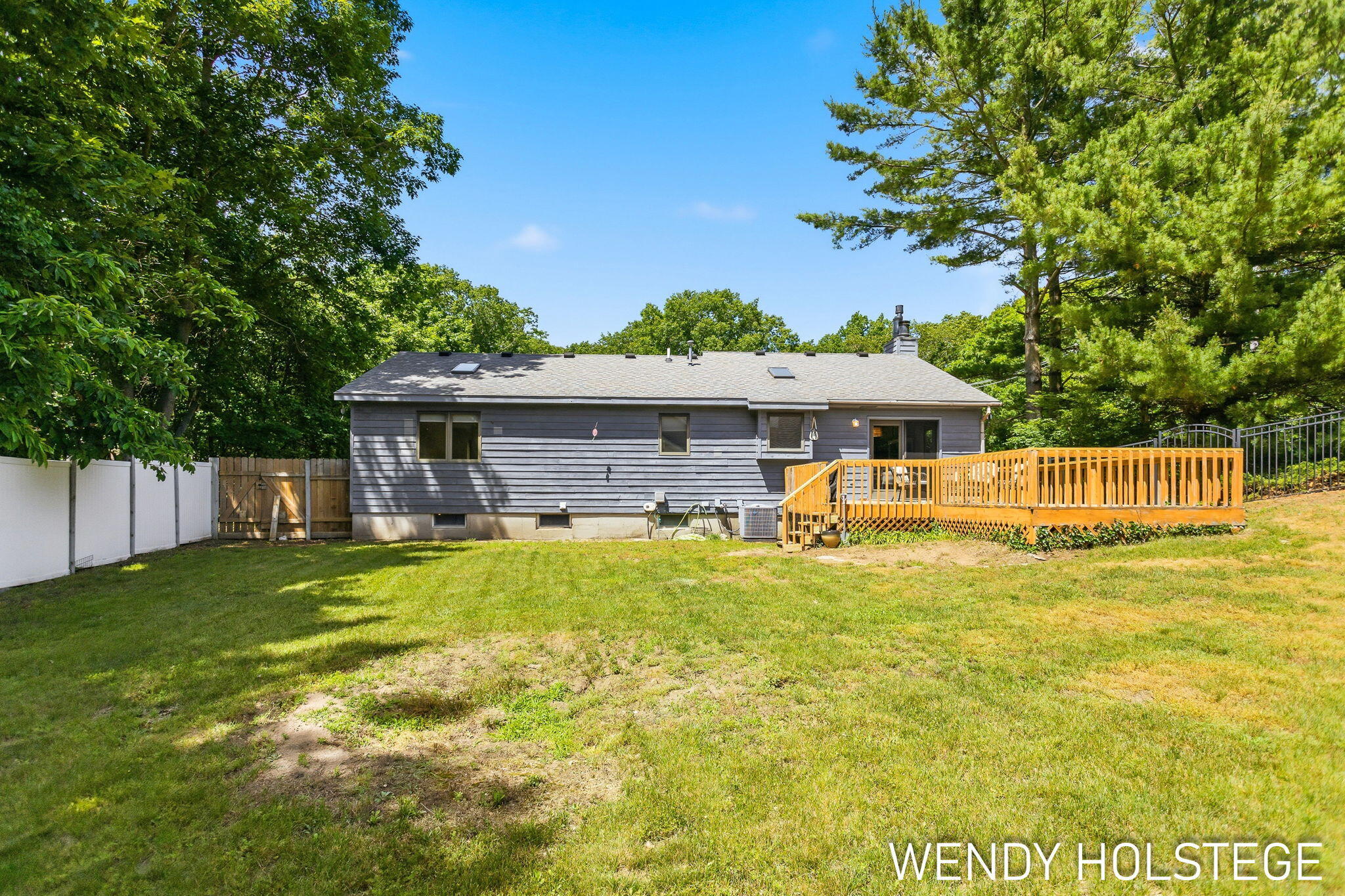 2135 Lakeridge Drive