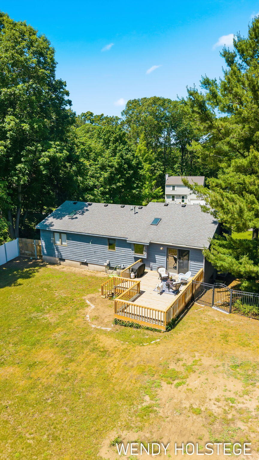 2135 Lakeridge Drive