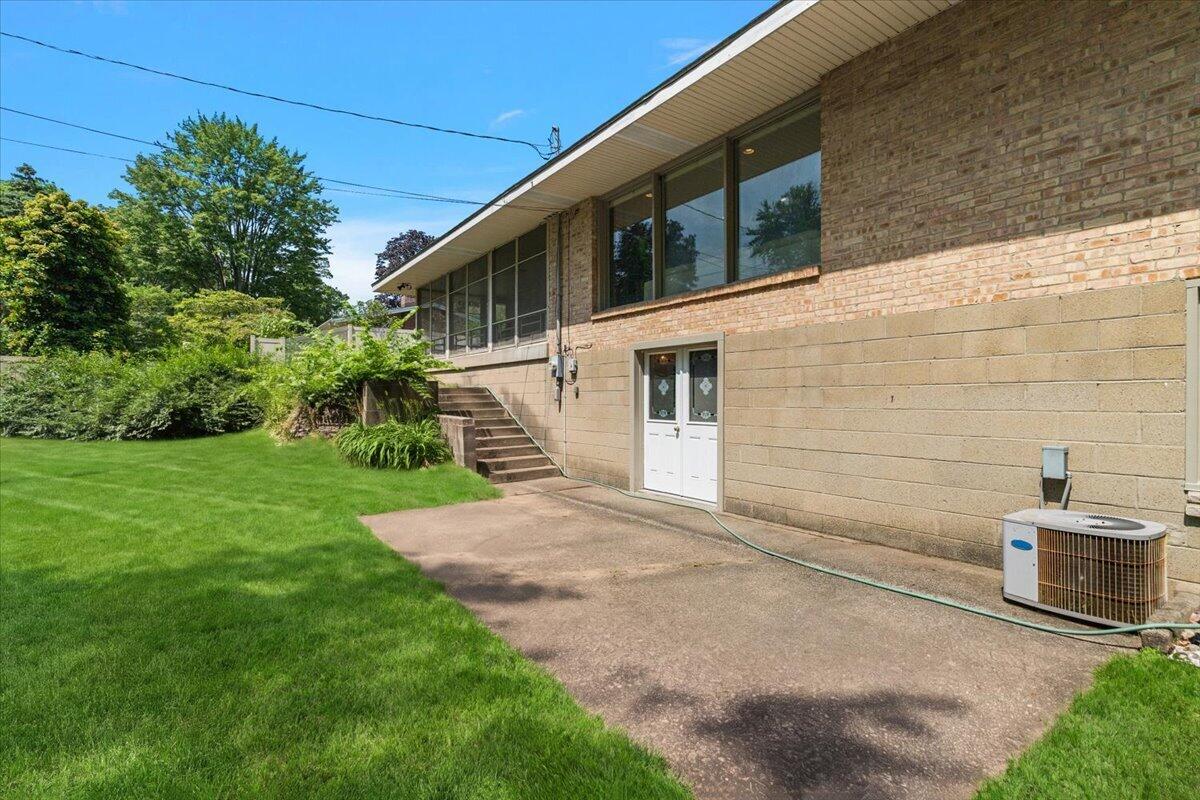 838 S Shore Drive