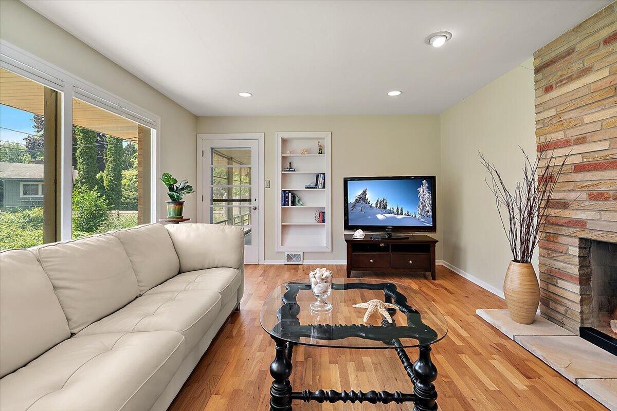 838 S Shore Drive