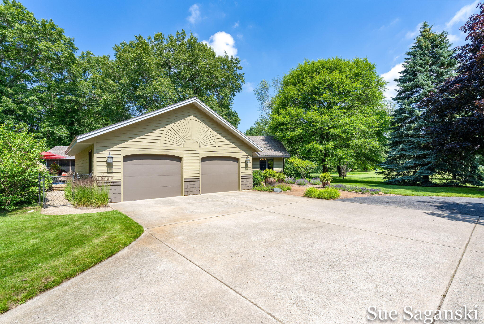 6514 Creekwood Drive