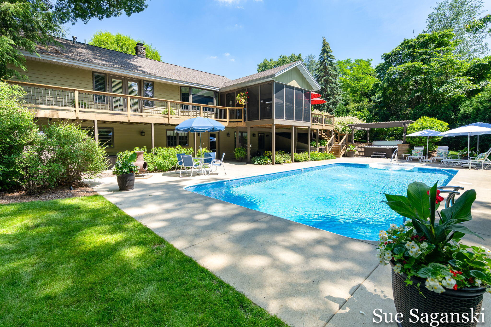 6514 Creekwood Drive