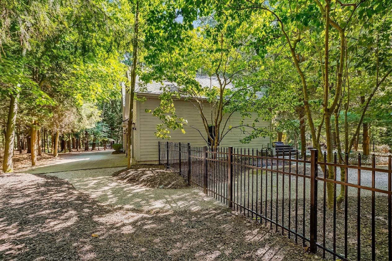 6195 Bayou Trail