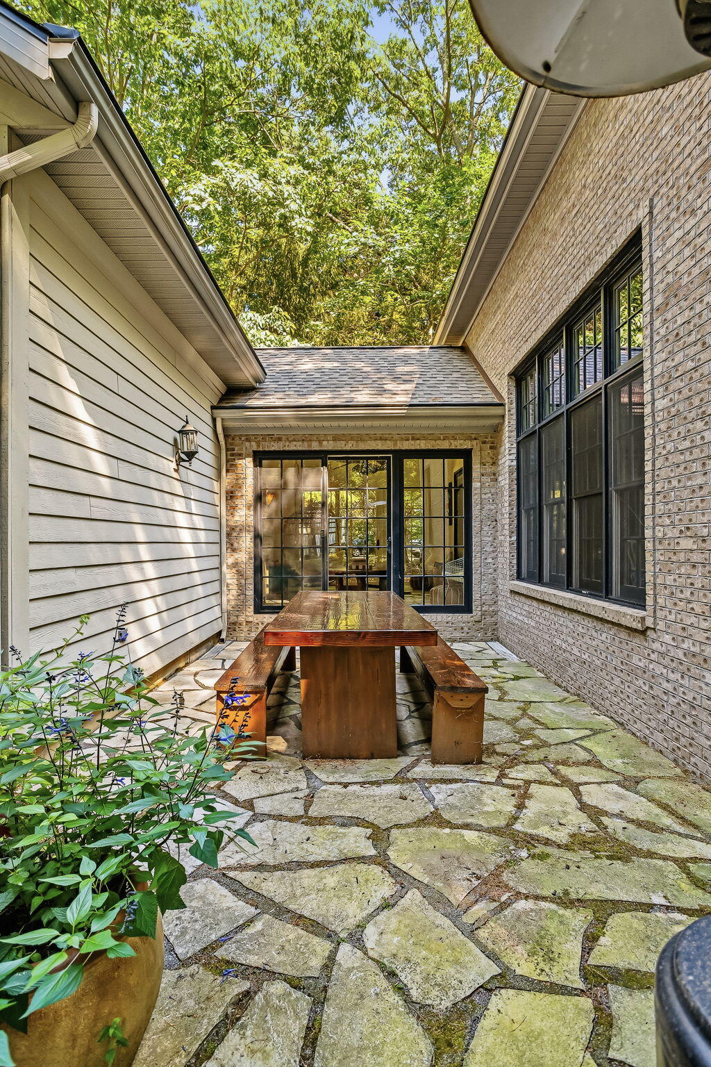 6195 Bayou Trail