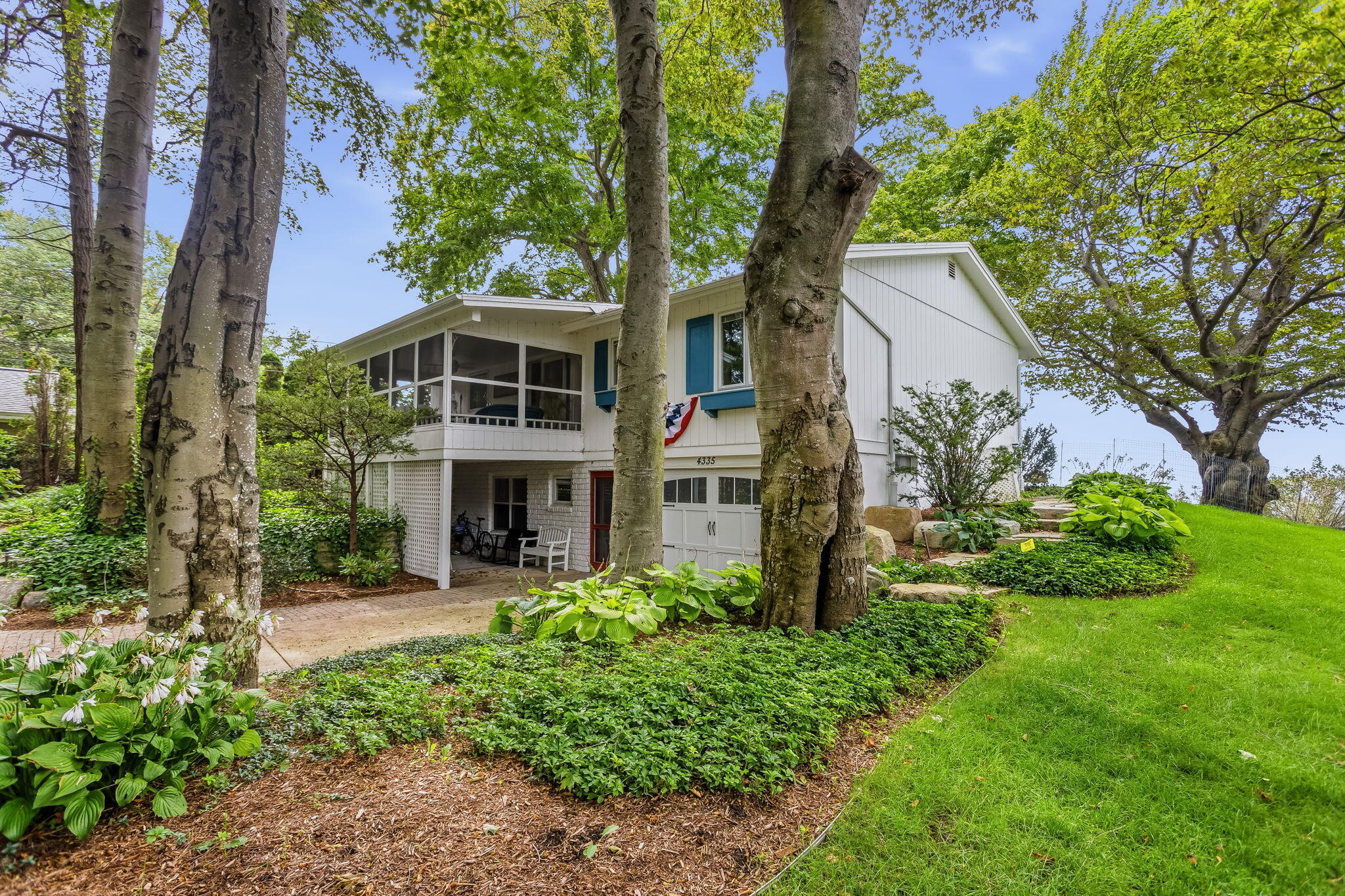4335 Lakes Edge Drive