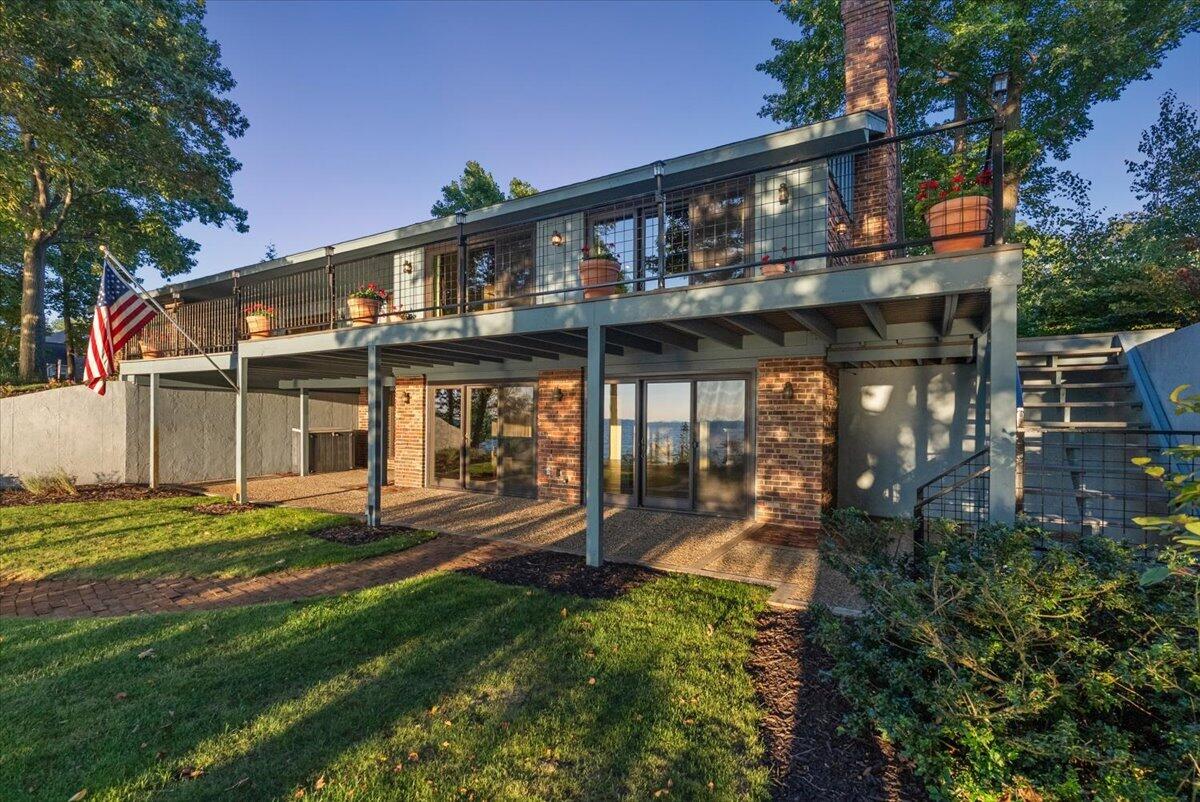 2230 Lakeshore Drive