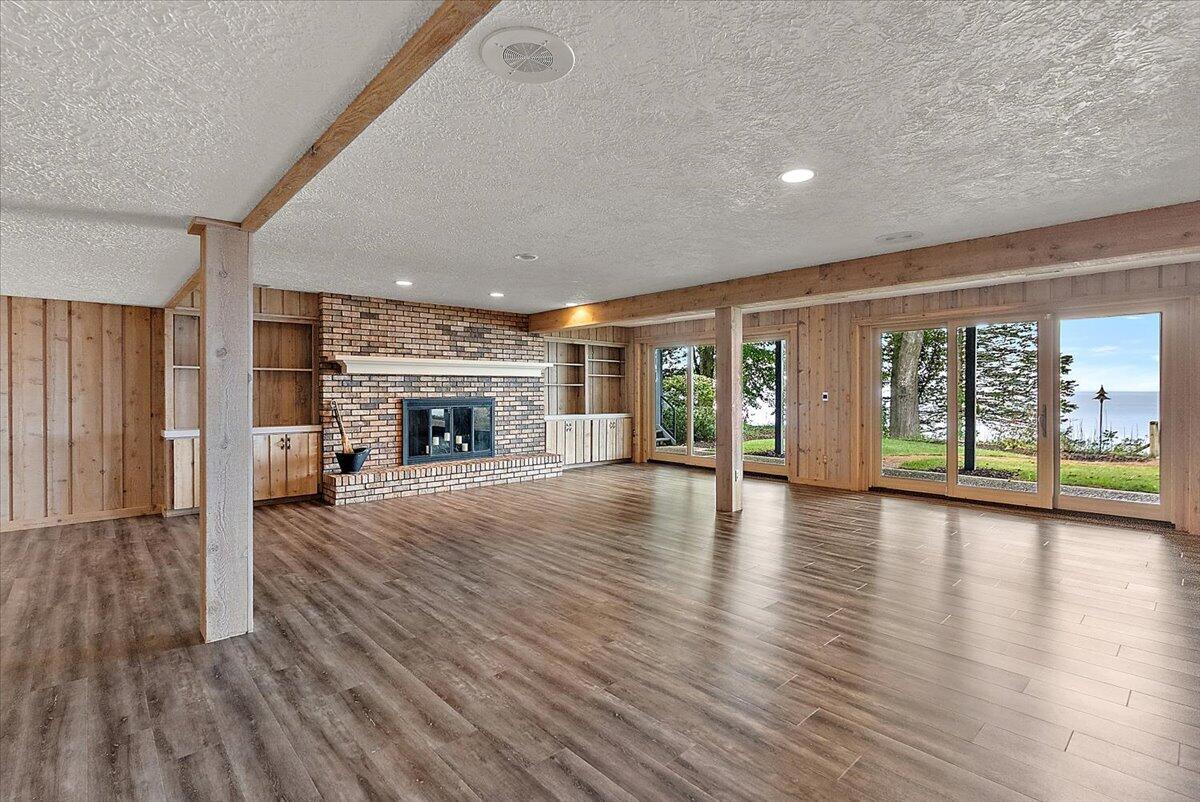 2230 Lakeshore Drive
