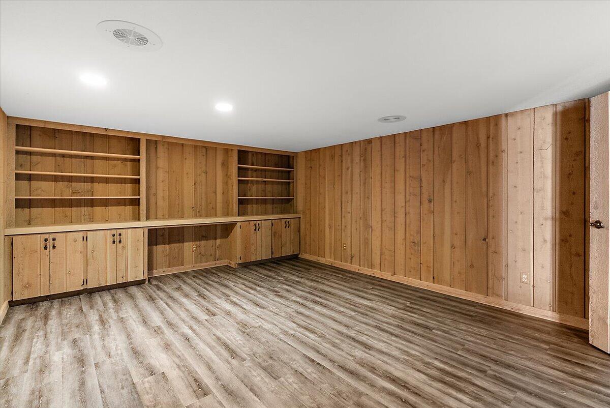 2230 Lakeshore Drive