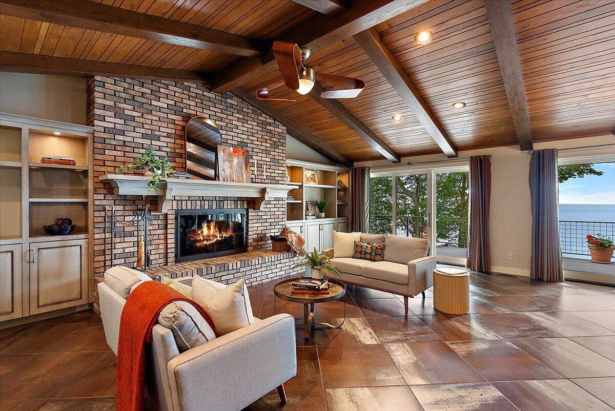 2230 Lakeshore Drive