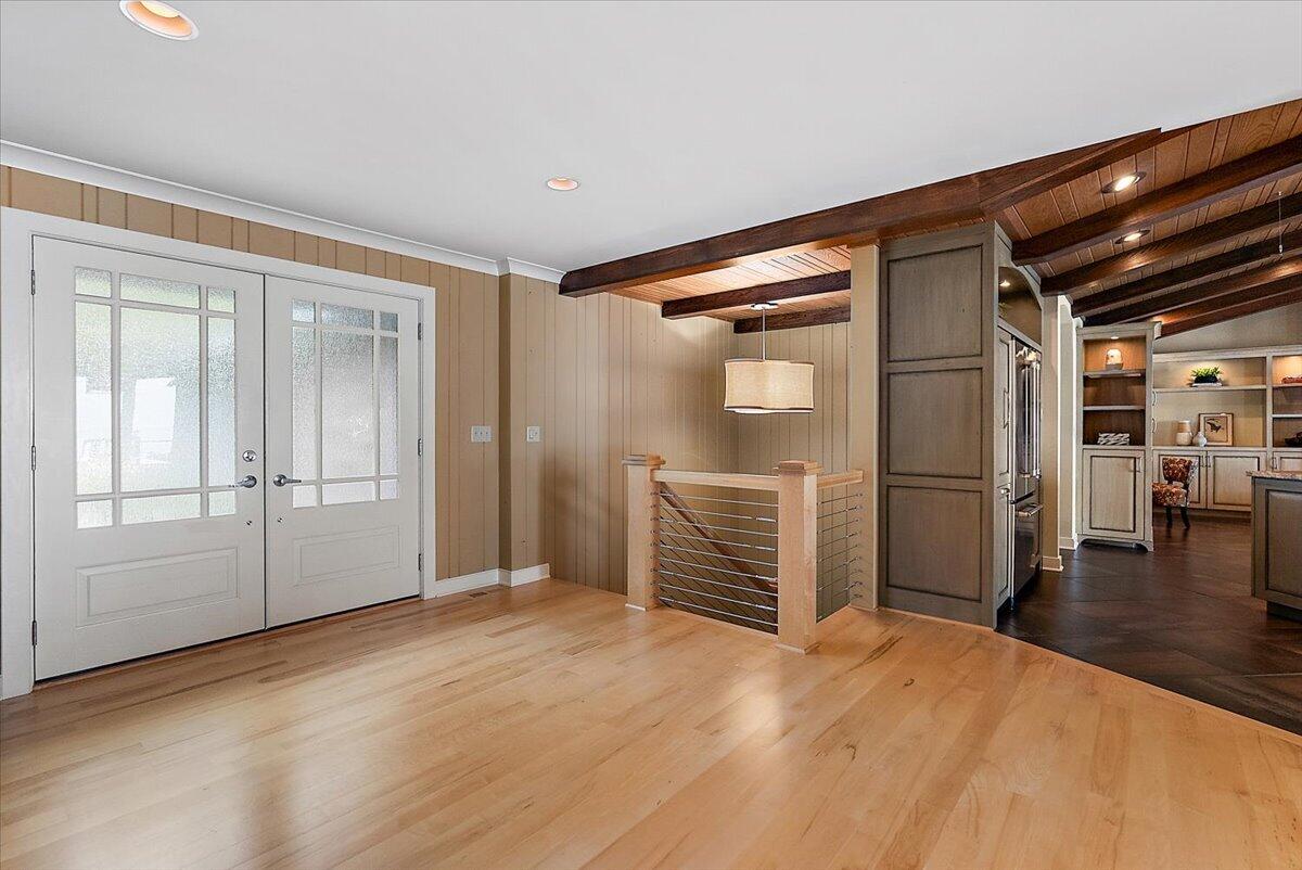 2230 Lakeshore Drive