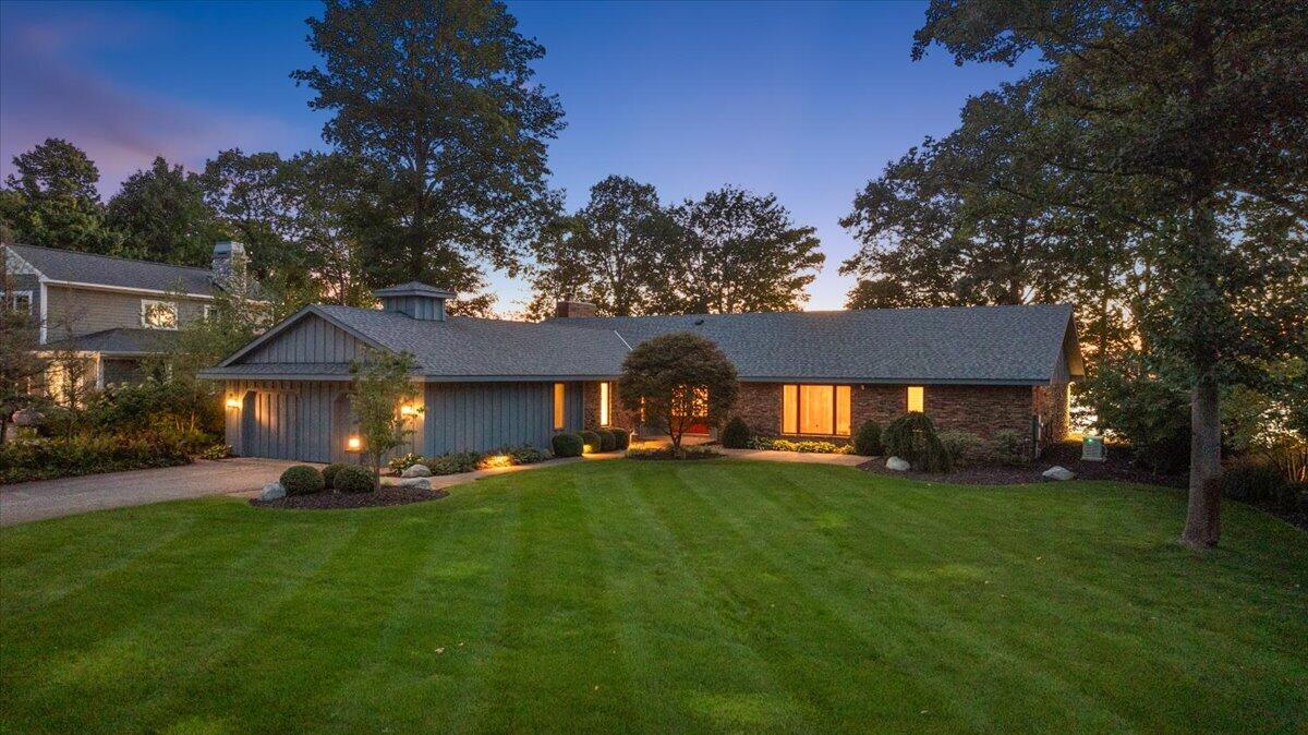2230 Lakeshore Drive