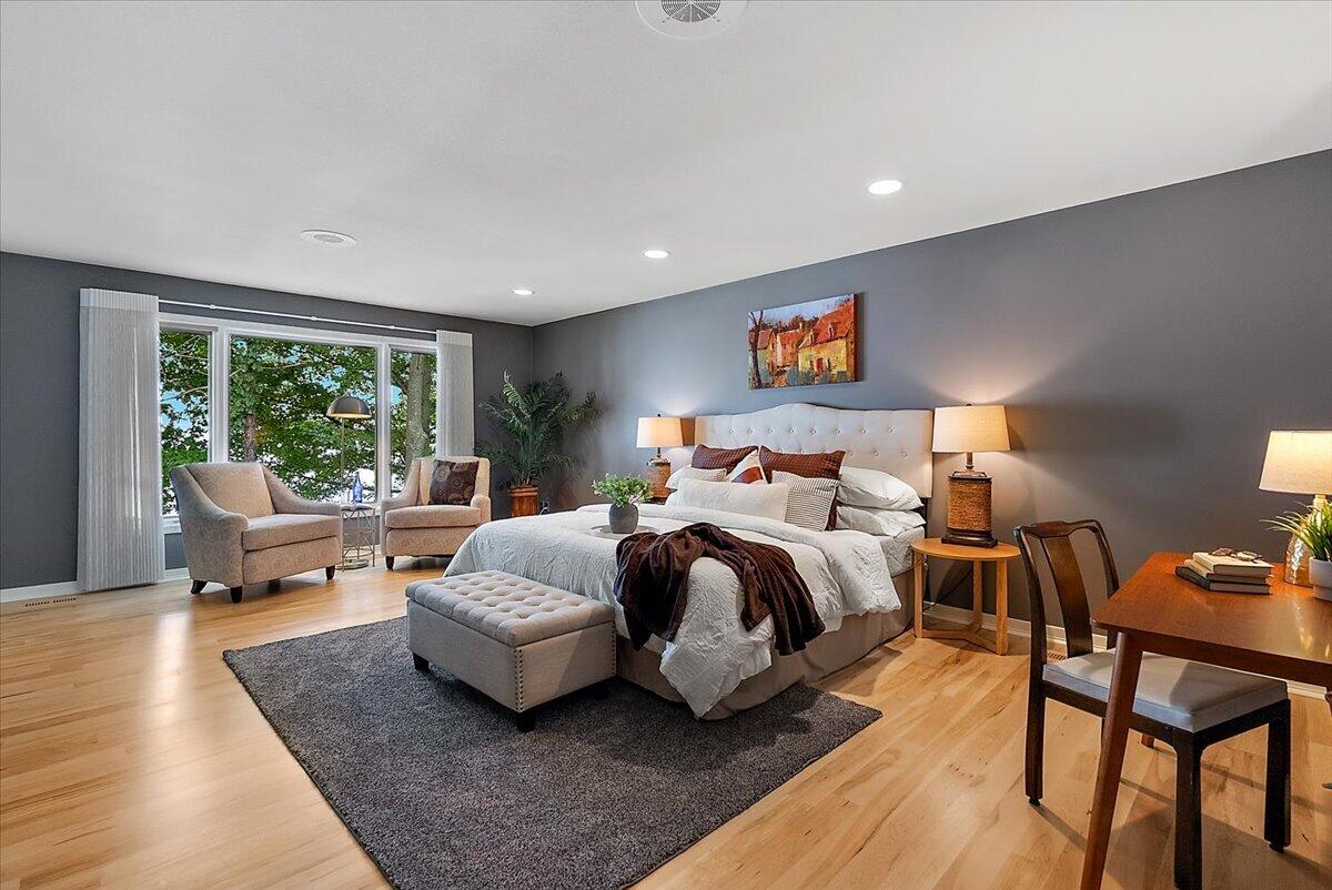 2230 Lakeshore Drive