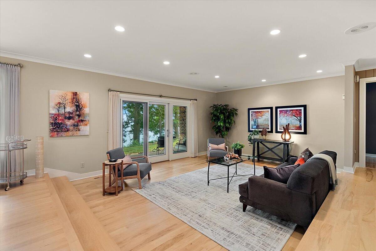 2230 Lakeshore Drive