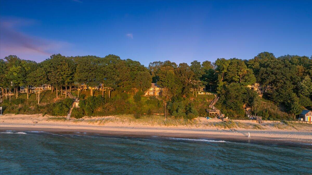 2230 Lakeshore Drive