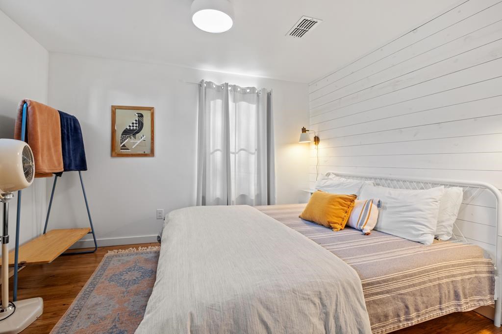 109 E Centre St