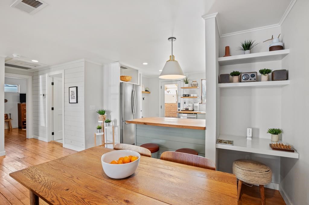 109 E Centre St