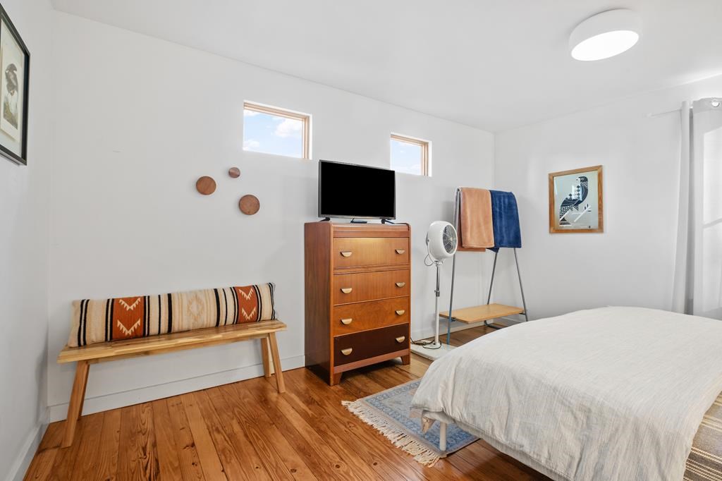 109 E Centre St