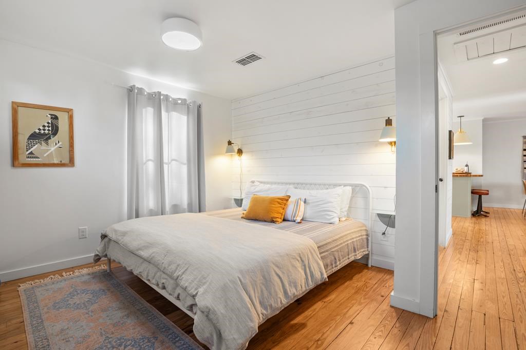 109 E Centre St