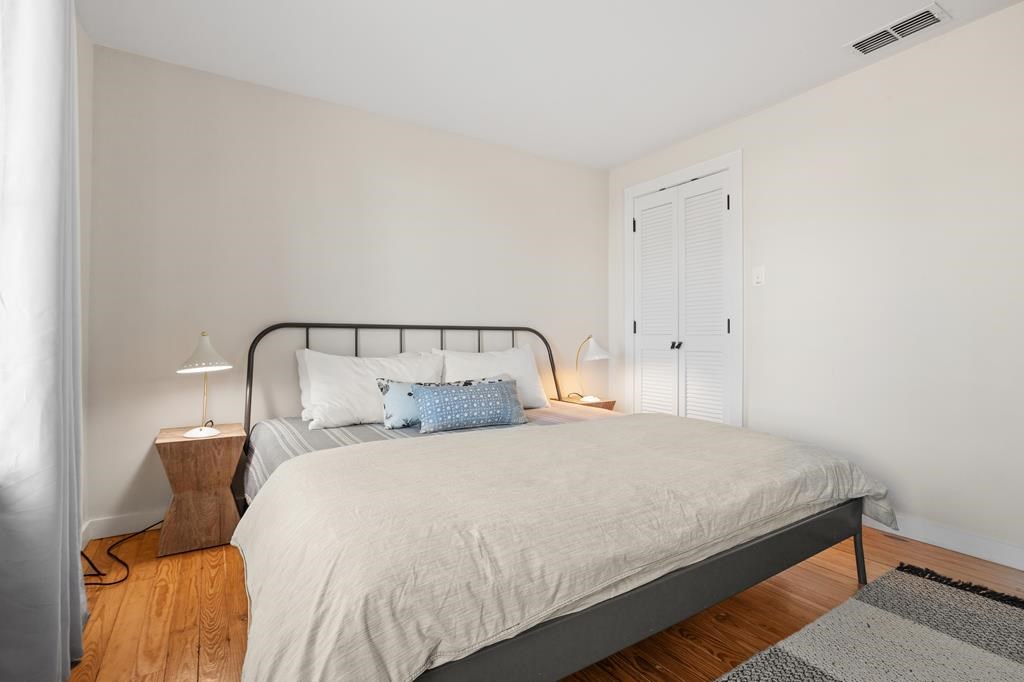 109 E Centre St