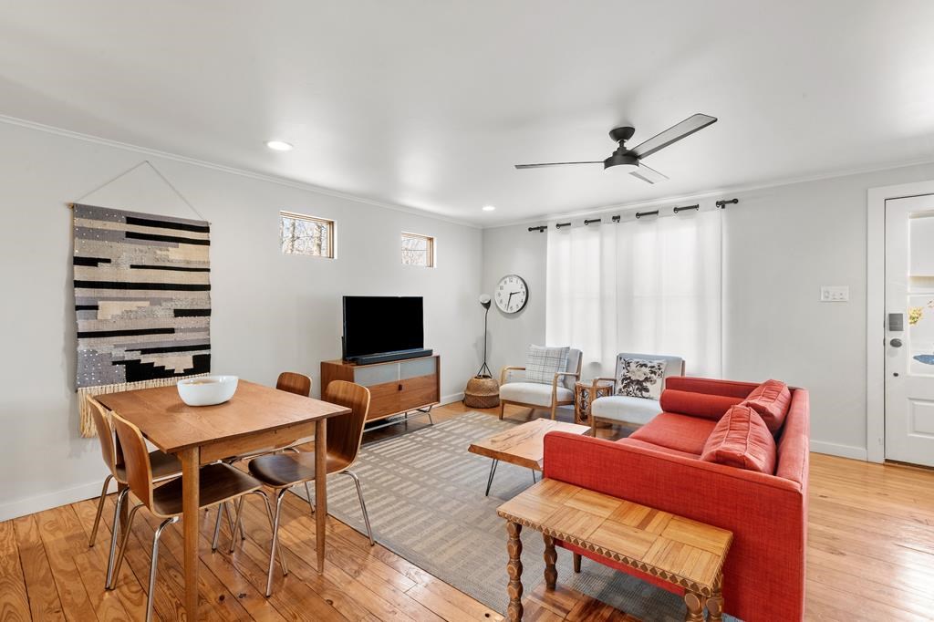 109 E Centre St