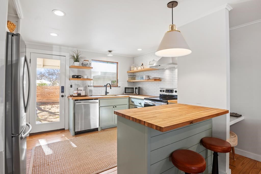 109 E Centre St