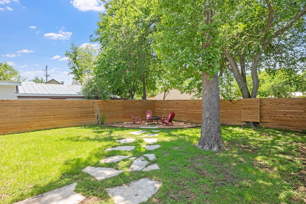 109 E Centre St