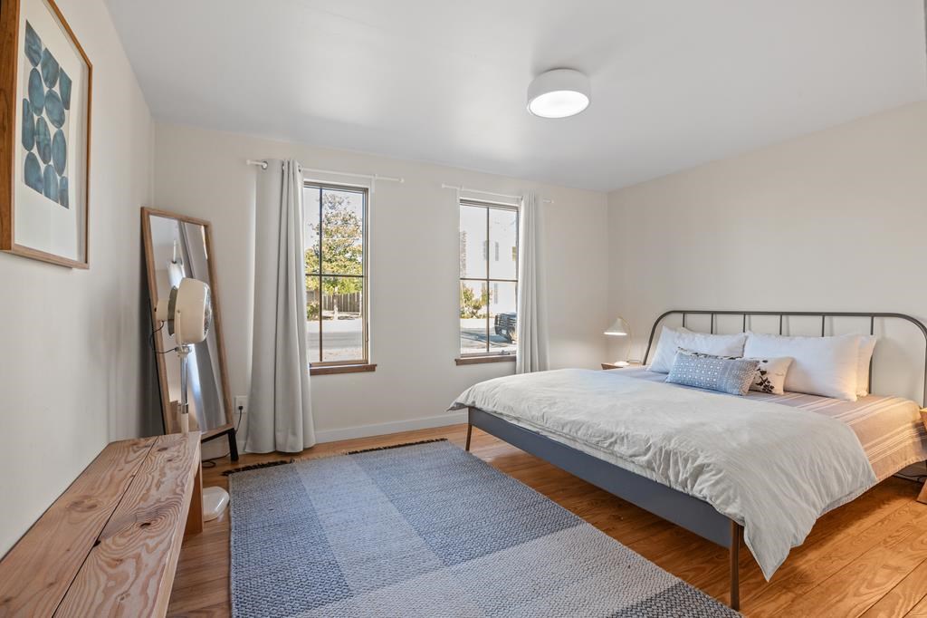 109 E Centre St