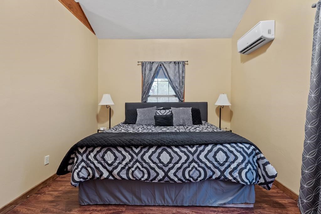 74 Friedrich Cemetery Rd